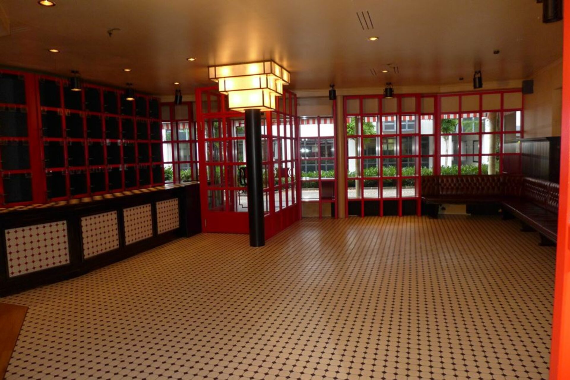 Innenansicht-Geschaeftslokal-1920×0-c-default