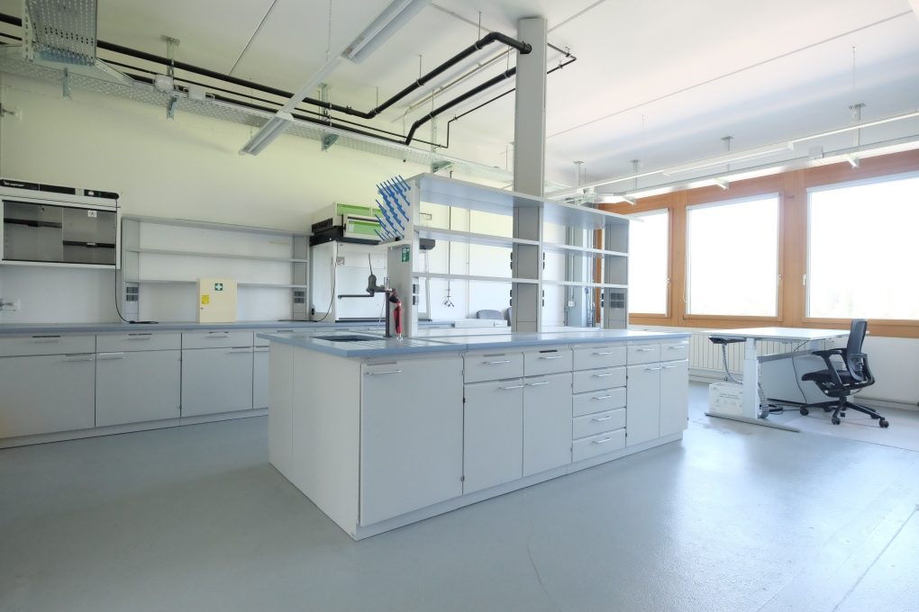 Grosszuegige-Bueroflaeche-mit-Labor-tqaq-nemo-1