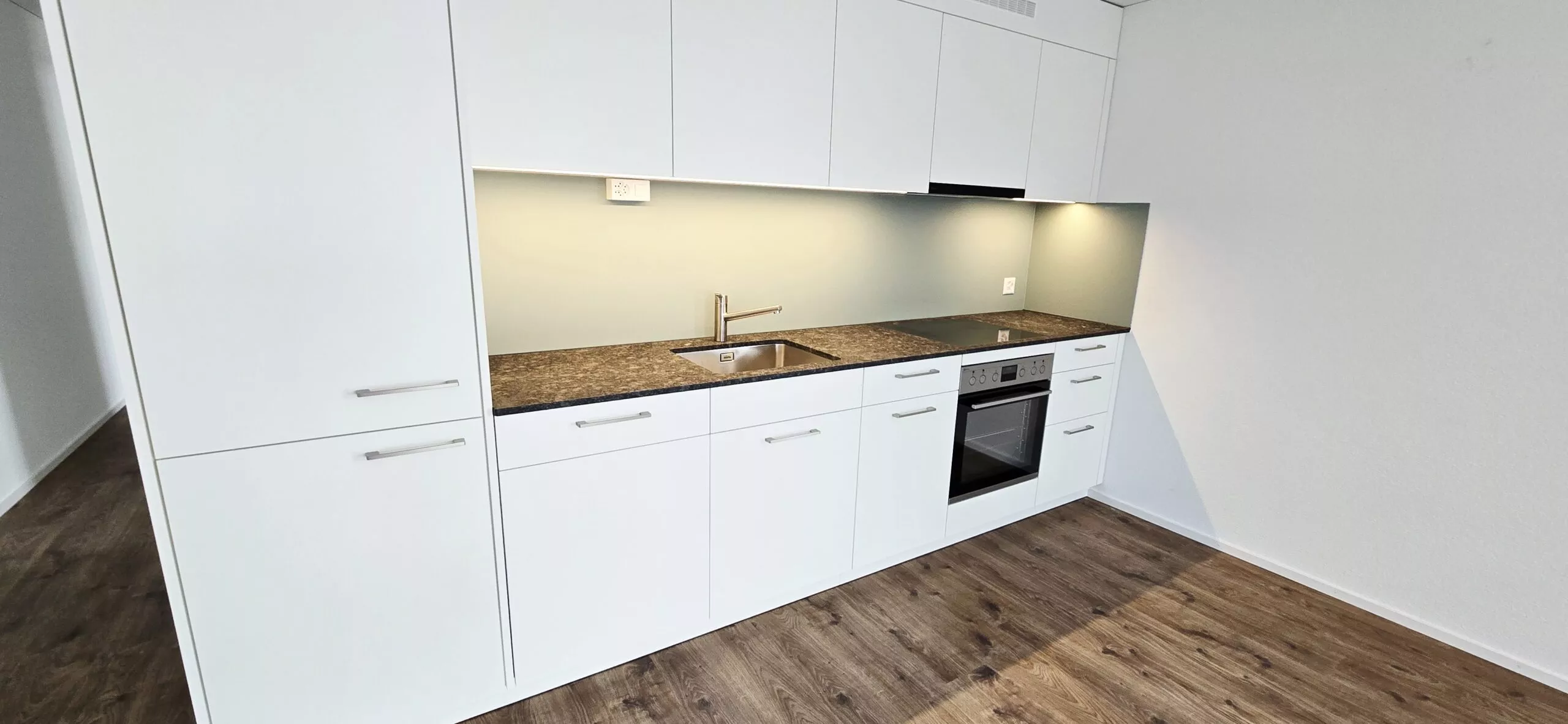 35-Zimmerwohnung-mit-AnkleideBueroHW-Raum-Erstbezug-pa1i-nemo-10