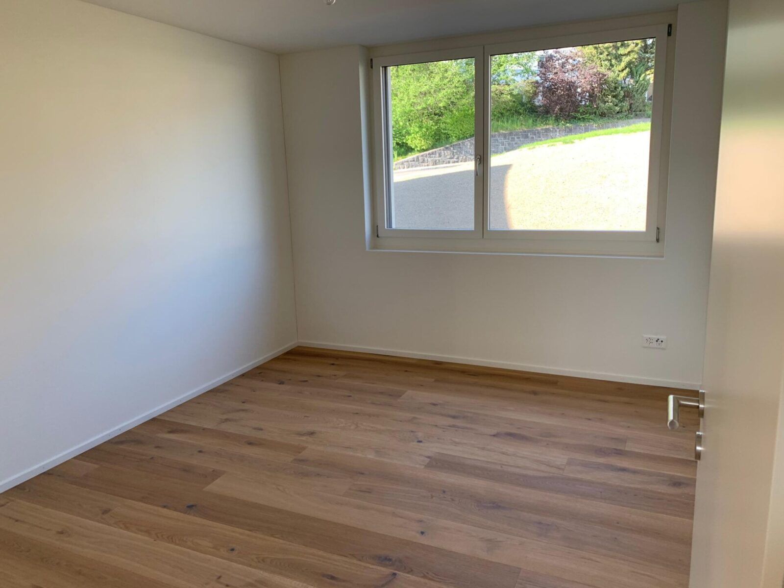 Toll-ausgebaute-45-Zi-Wohnung-im-1-OG-3716-nemo-4