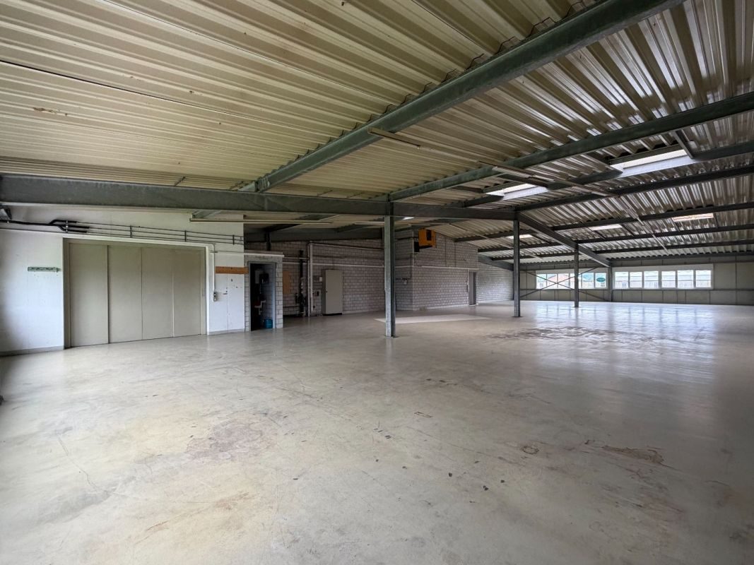 Gewerbehalle mit Warenlift