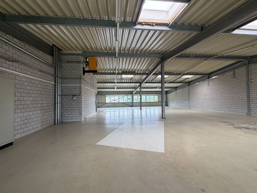 Gewerbehalle mit Warenlift