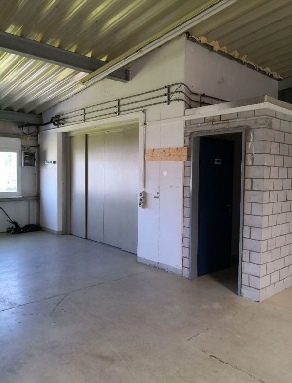 Gewerbehalle mit Warenlift