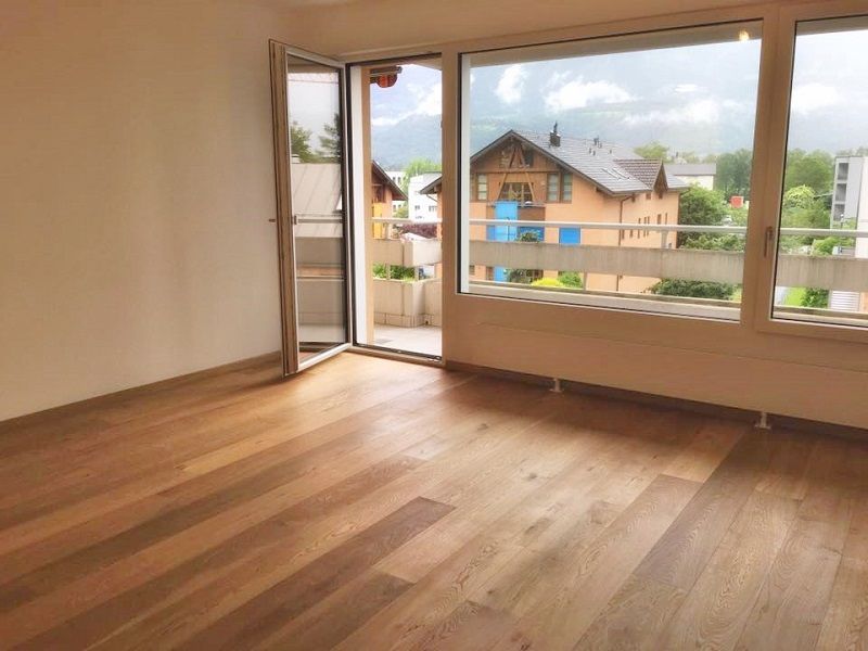 renovierte 2.5-Zimmer-Wohnung im 1. OG