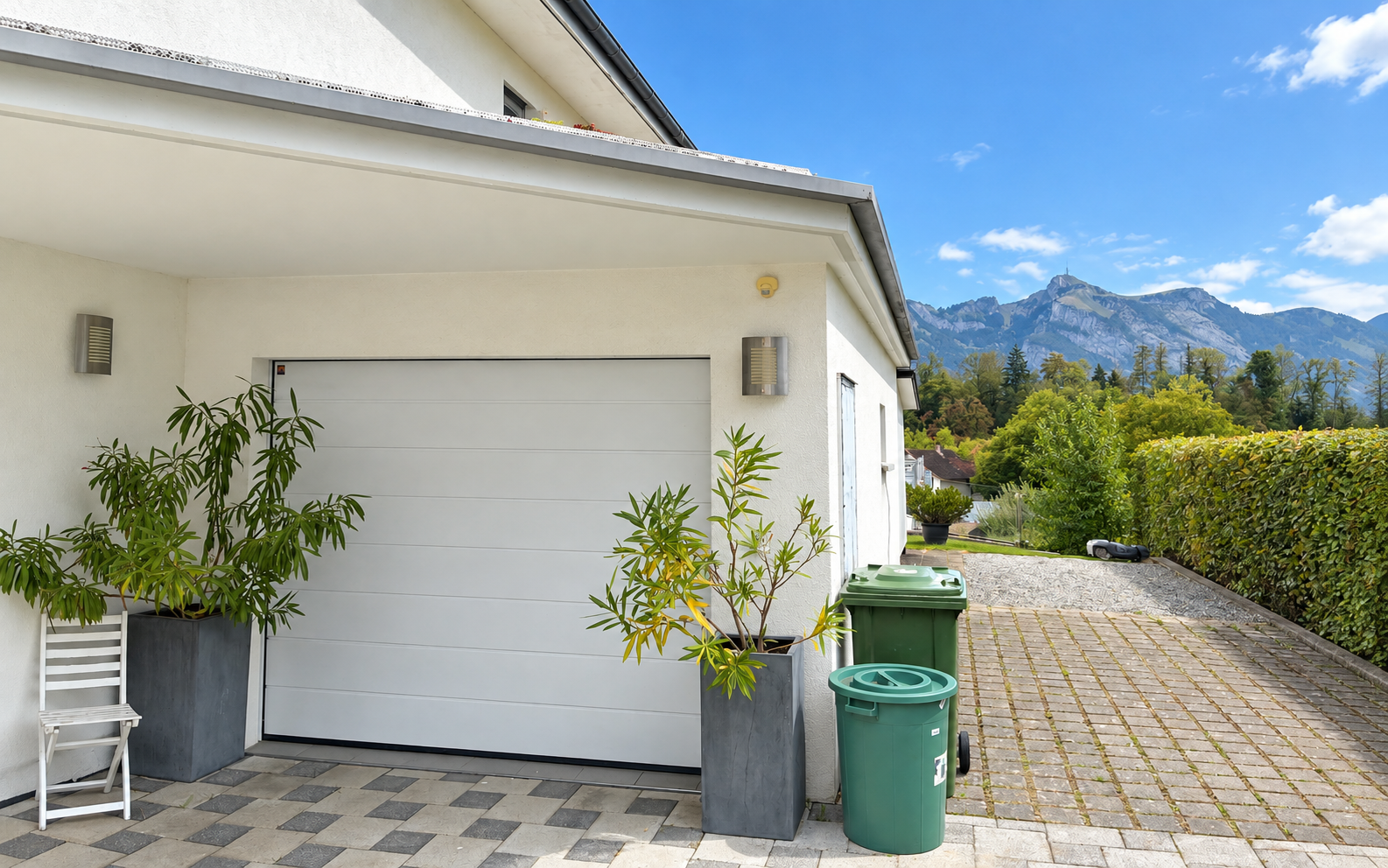 ZU VERMIETEN: Modernes Einfamilienhaus mit Garten und herrlicher Bergsicht in Schellenberg