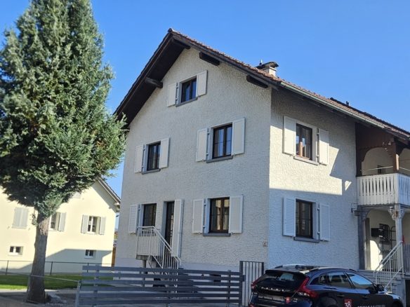 Grosses 4.5 Zimmerhaus