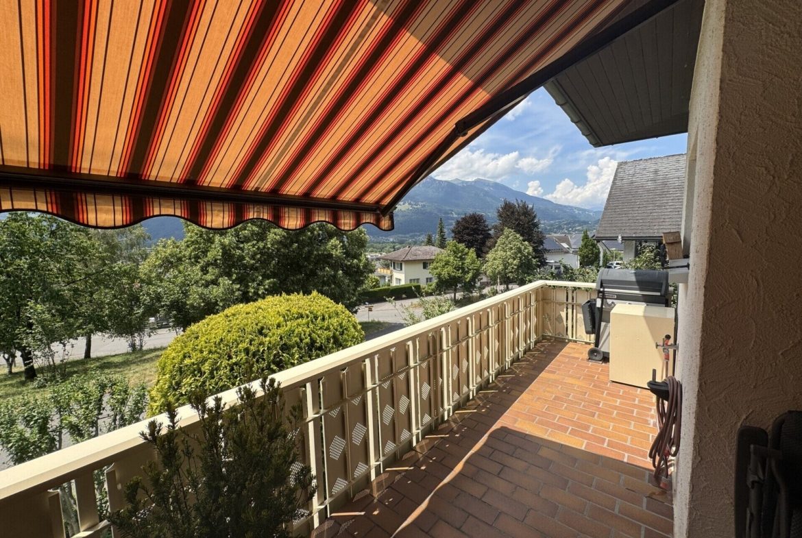 Grosszügiges Einfamilienhaus mit Aussicht