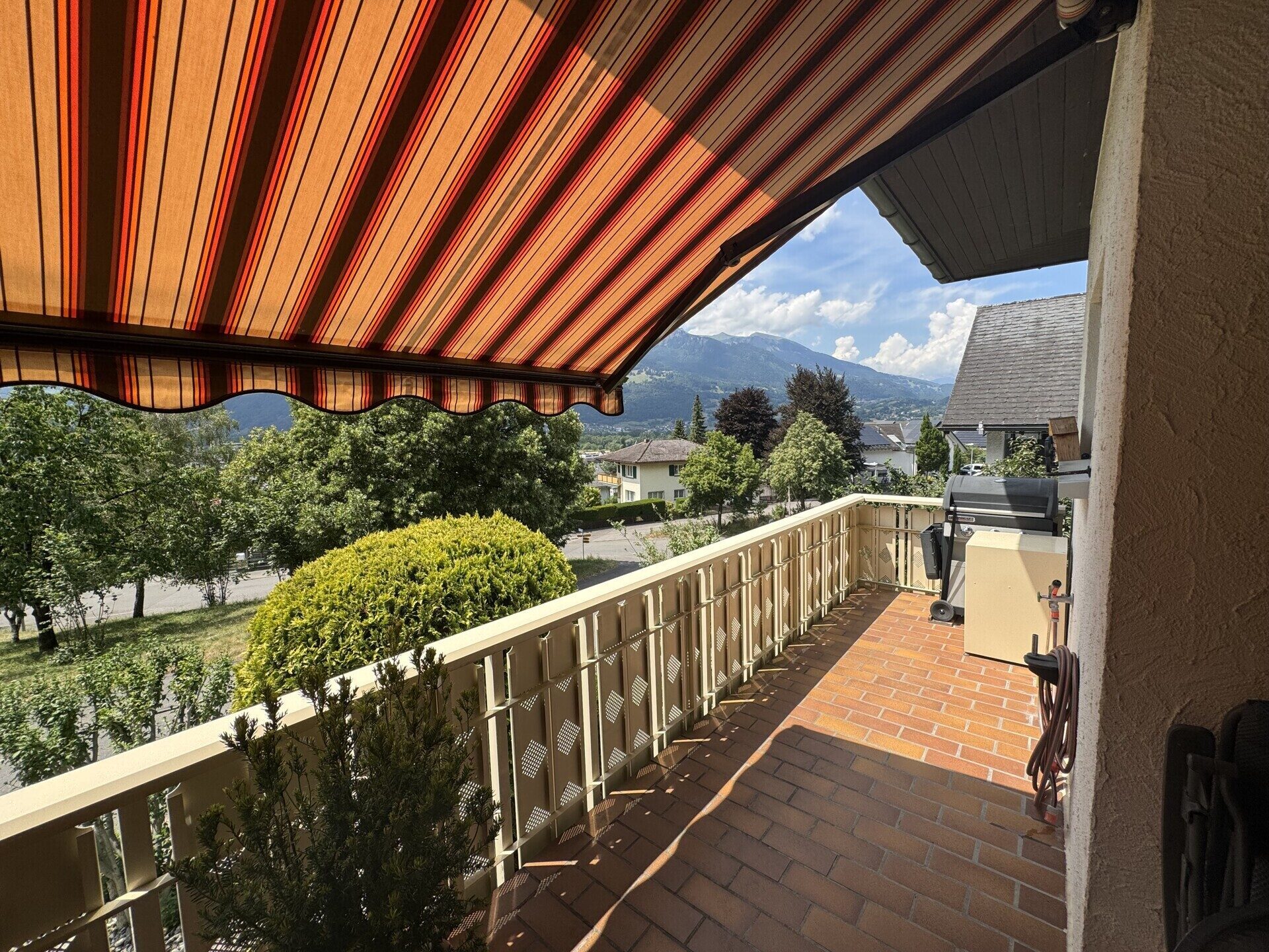 Grosszügiges Einfamilienhaus mit Aussicht