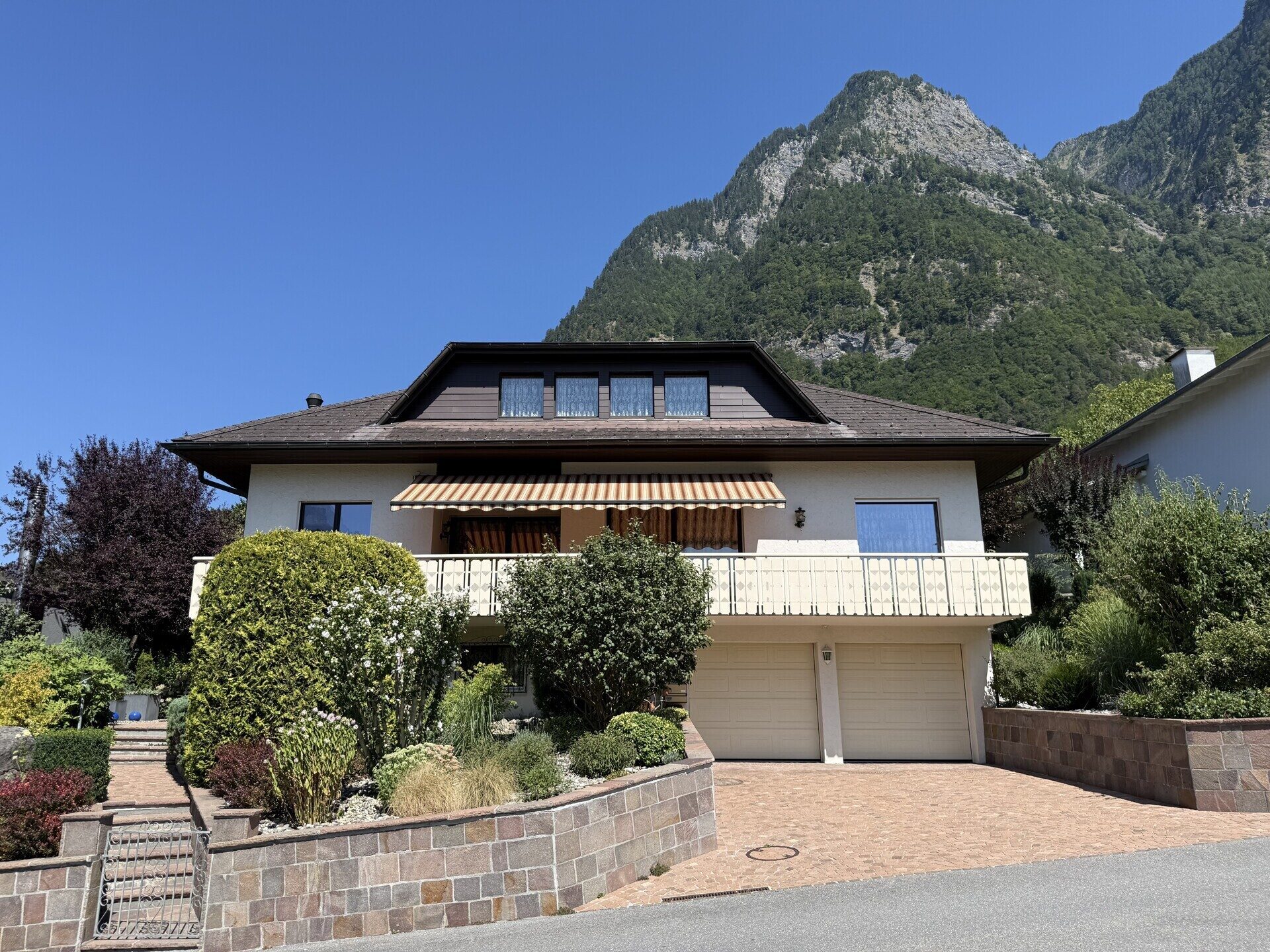 Grosszügiges Einfamilienhaus mit Aussicht