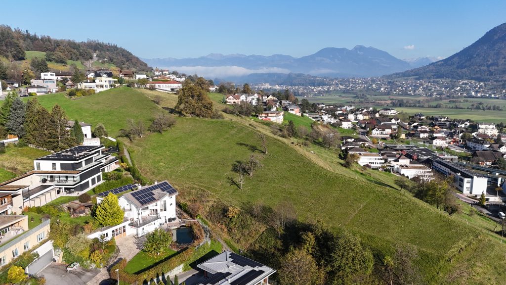 Grundstück an Hanglage