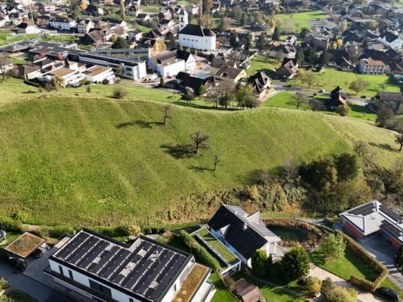 Grundstück an Hanglage