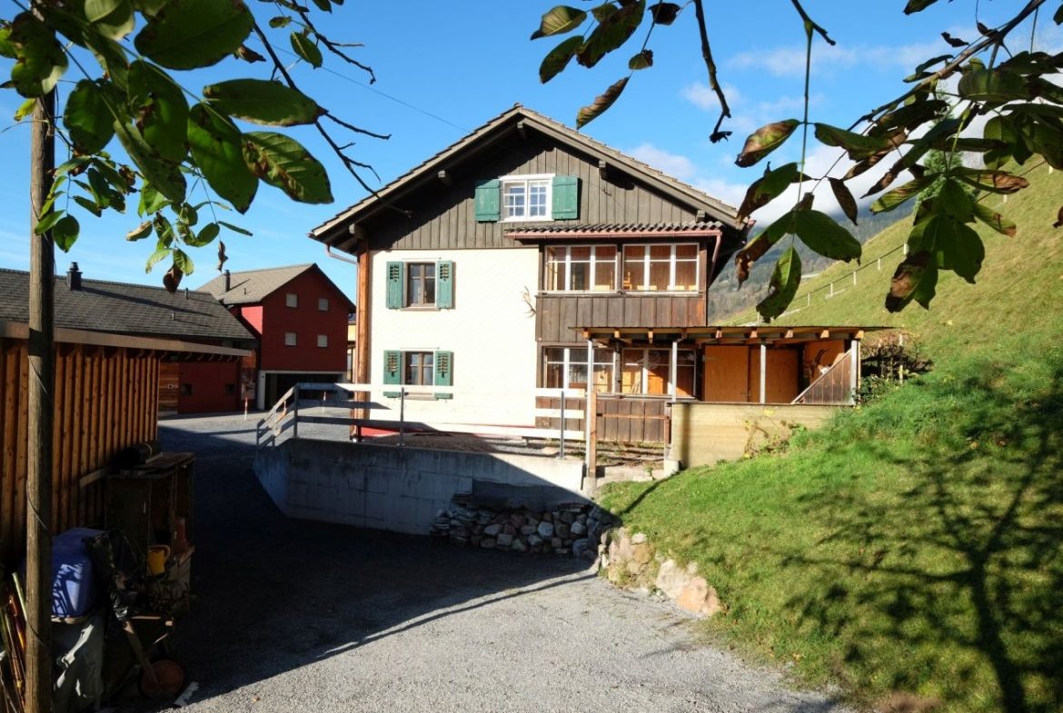 Wohnhaus / Grundstück mit Entwicklungspotential