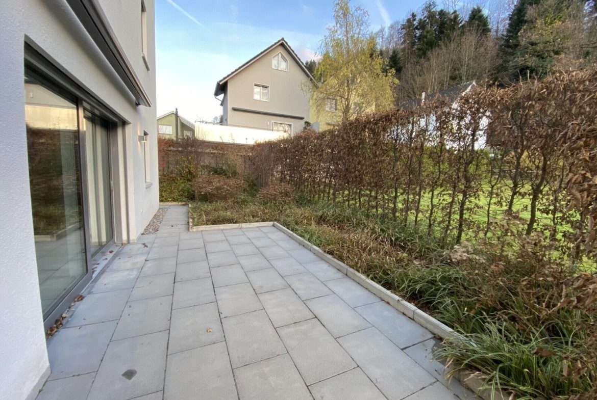 Zwei Wohnungen und ein Büro-/Hobbyraum