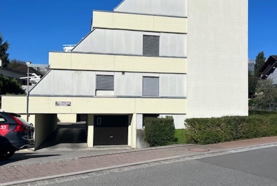 4.5 Zimmerwohnung (Hochparterre)