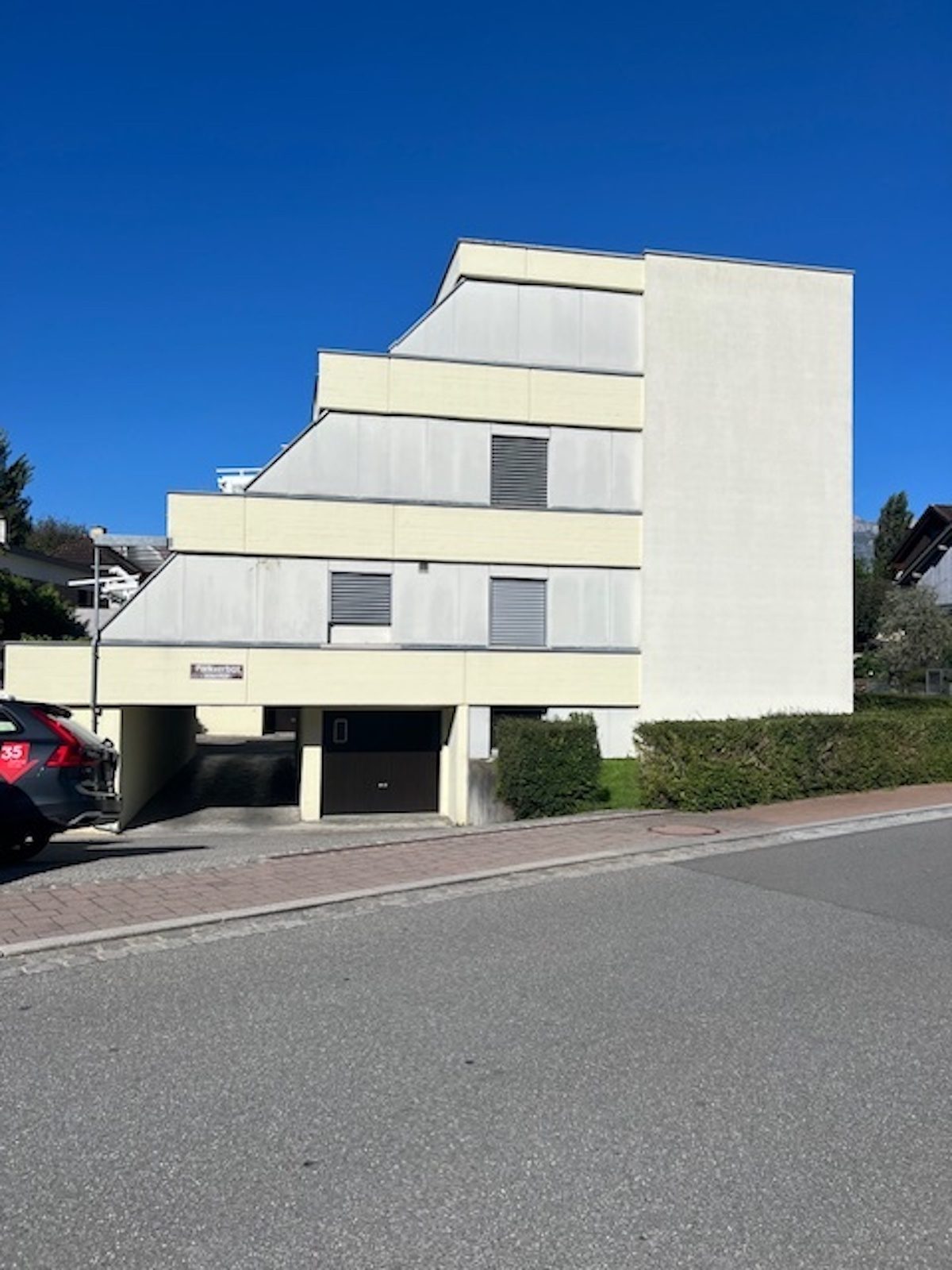 4.5 Zimmerwohnung (Hochparterre)