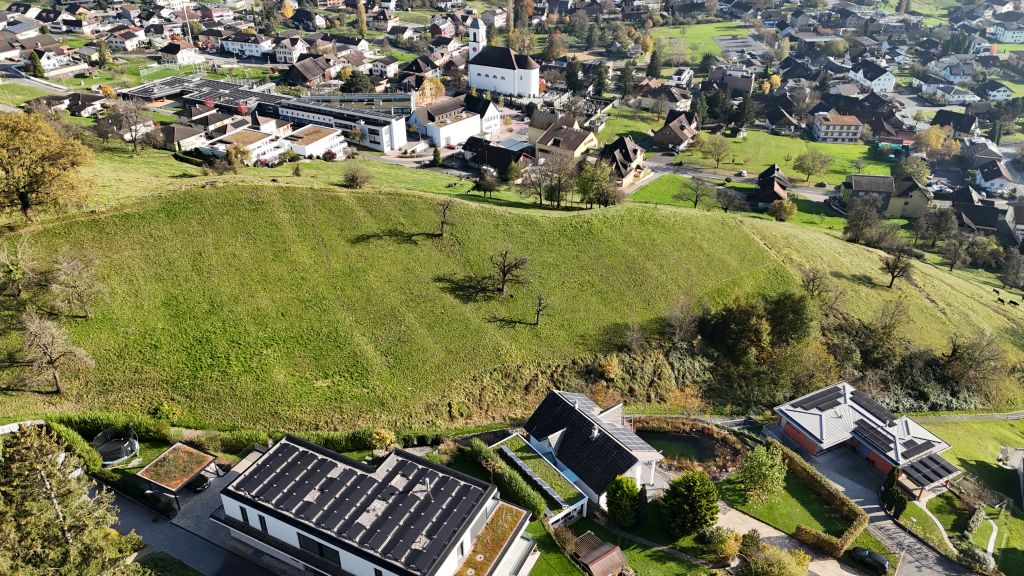 Grundstück an Hanglage
