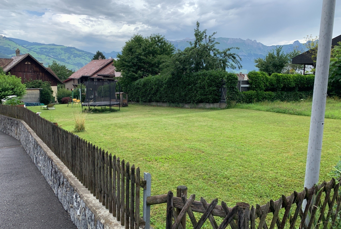 Älteres Familienfreundliches 7 1/2 Zimmer-Haus in Schaan