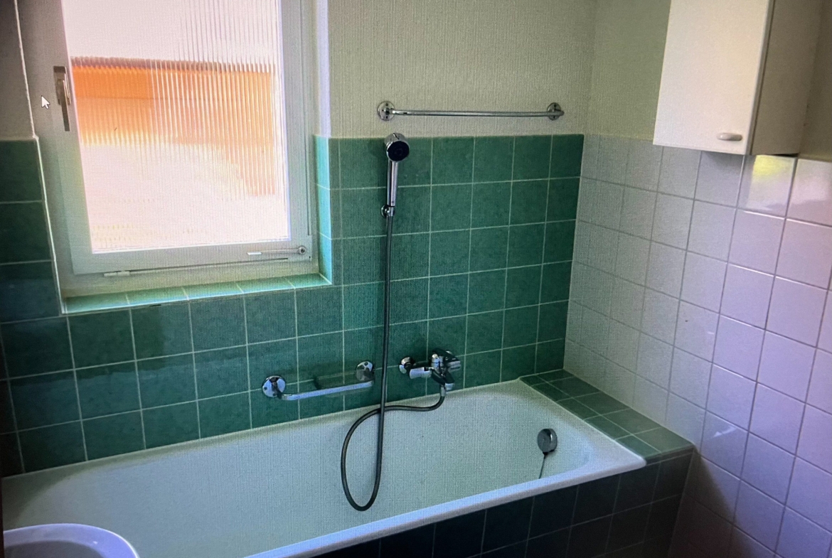 Älteres Familienfreundliches 7 1/2 Zimmer-Haus in Schaan