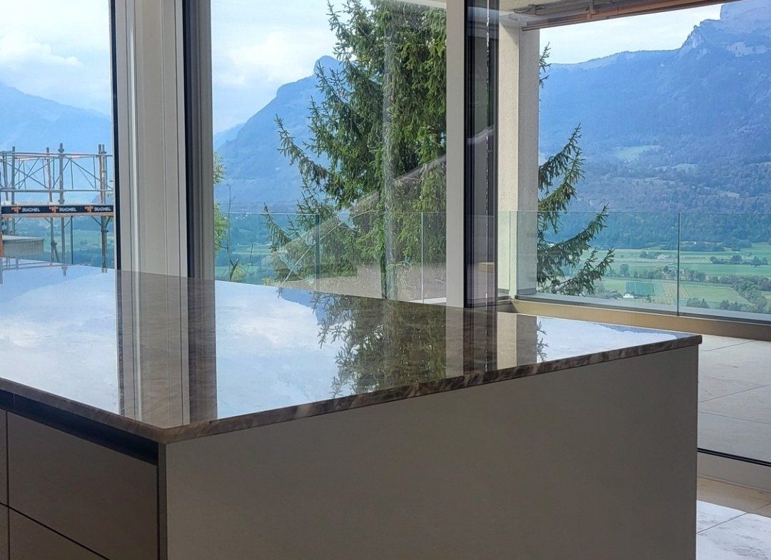 Villa mit Wihrlpool und Swimmingpool und Anliegerwohnung