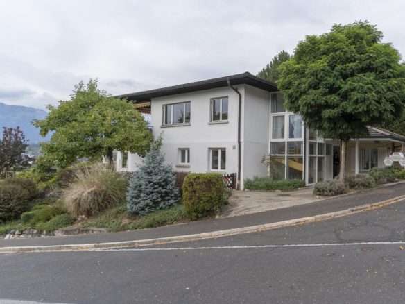 Mehrfamilienhaus mit drei Wohnungen